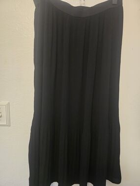 Adrianna Papell Black Midi Pleated Skirt